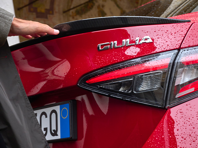 Rear spoiler