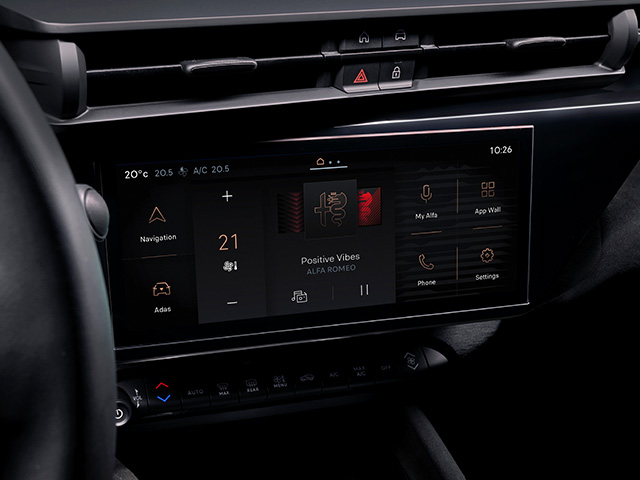 Alfa Romeo Junior - Junior Elettrica 2024 Interior - Pantalla táctil