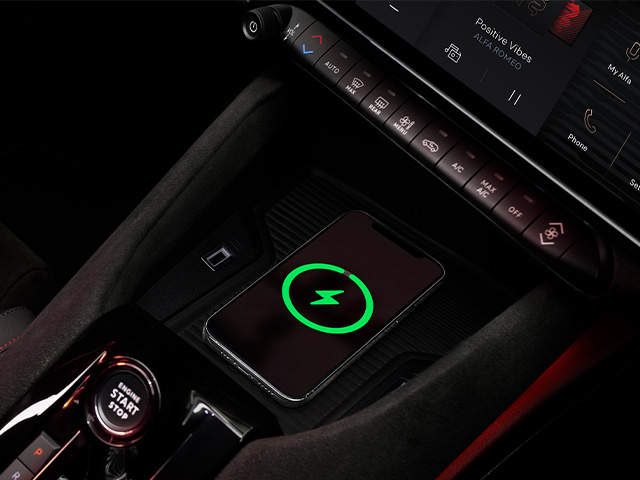 Alfa Romeo Junior - Junior Elettrica 2024 Interior - Smartphone HUB