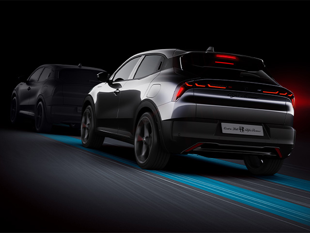 Alfa Romeo Junior - Junior Ibrida 2024 ADAS - Ayuda al aparcamiento