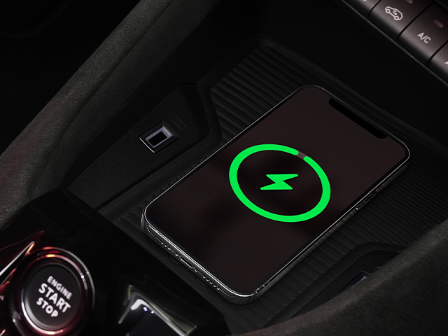 Alfa Romeo Junior - Junior Ibrida 2024 Interior - Smartphone Hub