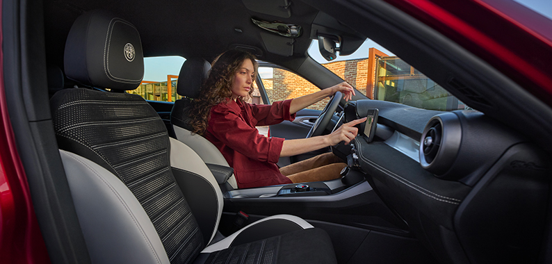 Alfa Romeo Junior - Junior Elettrica - Contacto - Atención al cliente