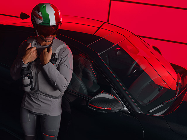 Exclusive Luna Rossa livery on carbon mirros caps