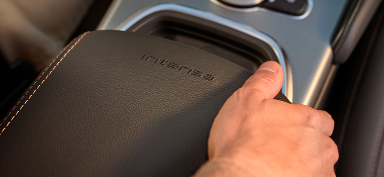 Descanso de brazo del Alfa Romeo Giulia Intensa