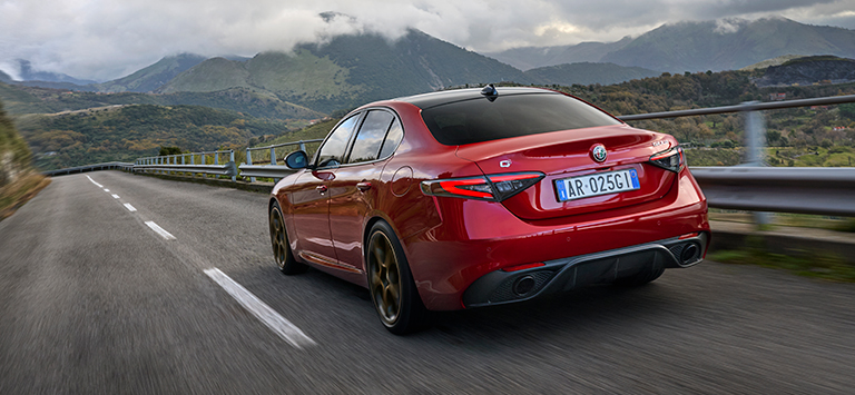 Alfa Romeo Giulia Intensa en acción