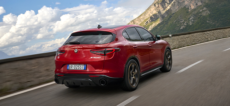 Alfa Romeo Stelvio Intensa en acción